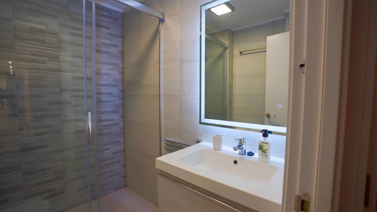 Stylish & Spacious Family Apartment Near Beach & Vibrant Historic Market Alicante Luaran gambar